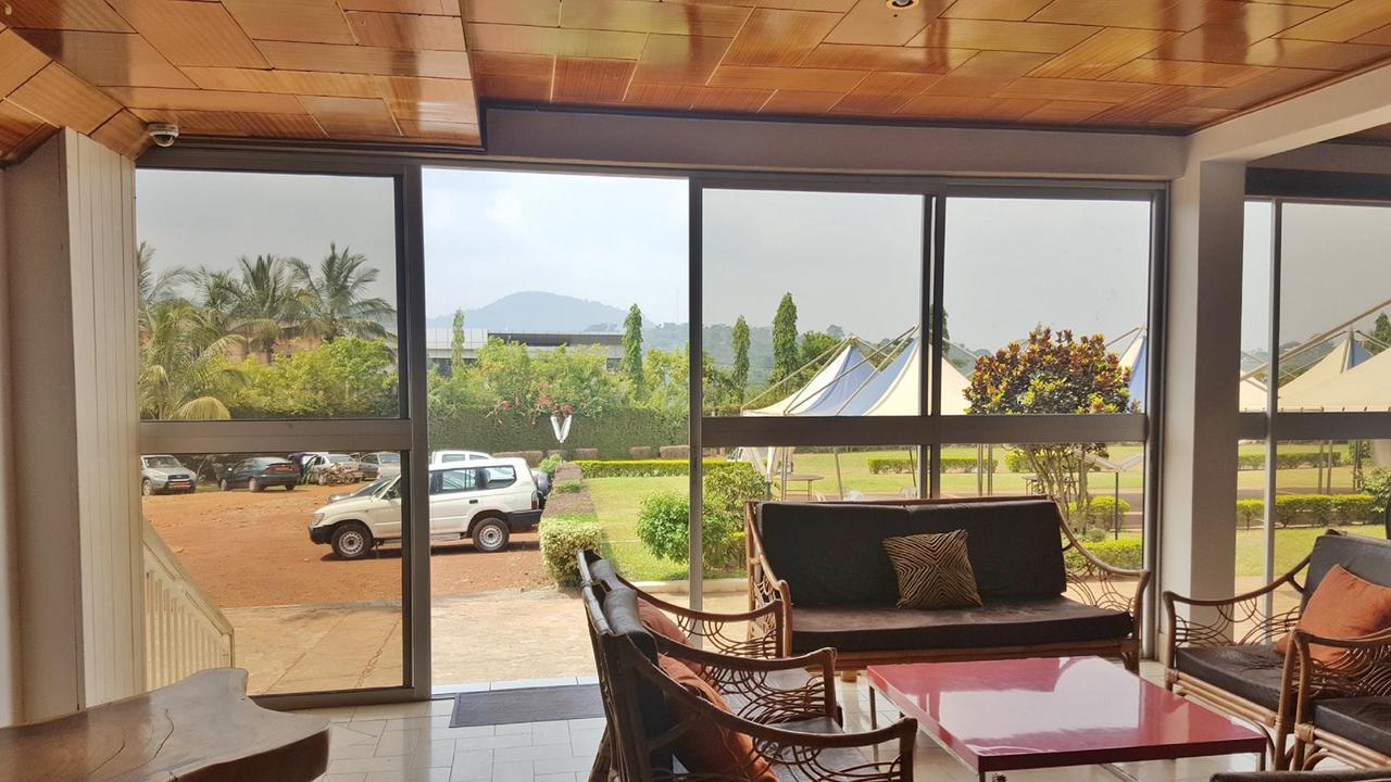 Hotel Azur Yaounde Ngoại thất bức ảnh