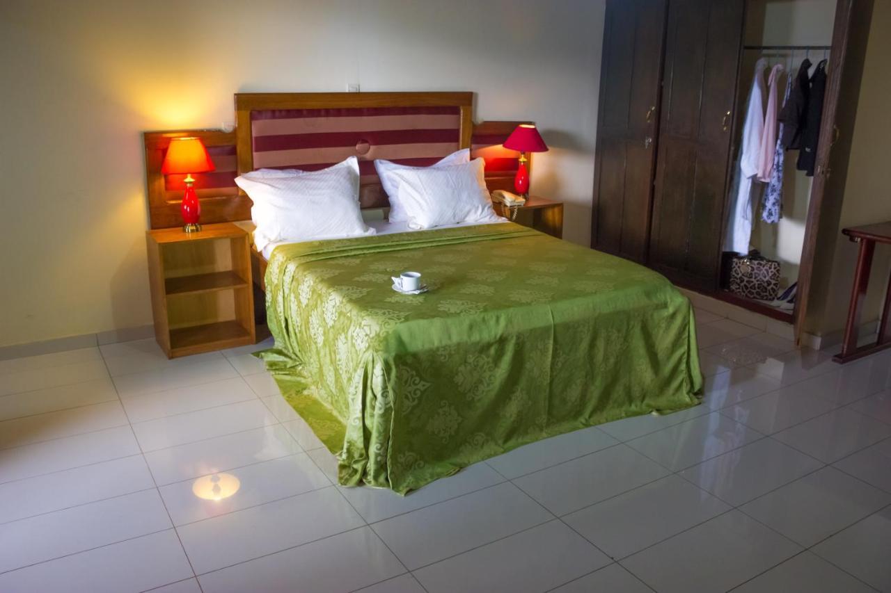 Hotel Azur Yaounde Ngoại thất bức ảnh