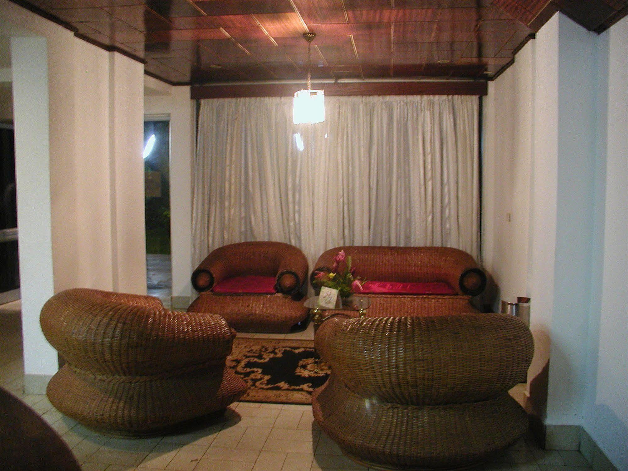 Hotel Azur Yaounde Ngoại thất bức ảnh