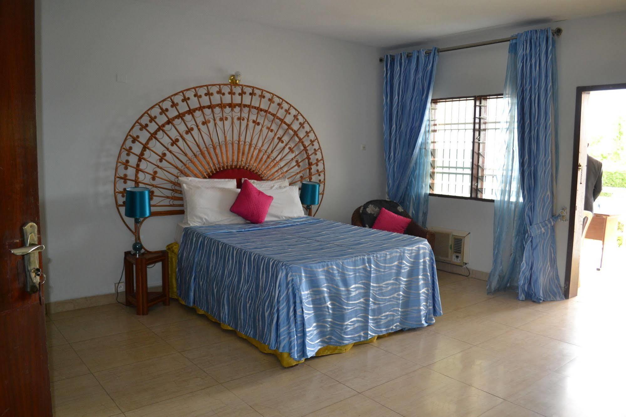 Hotel Azur Yaounde Ngoại thất bức ảnh