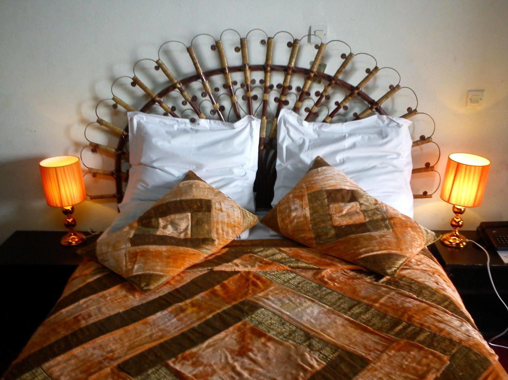 Hotel Azur Yaounde Ngoại thất bức ảnh