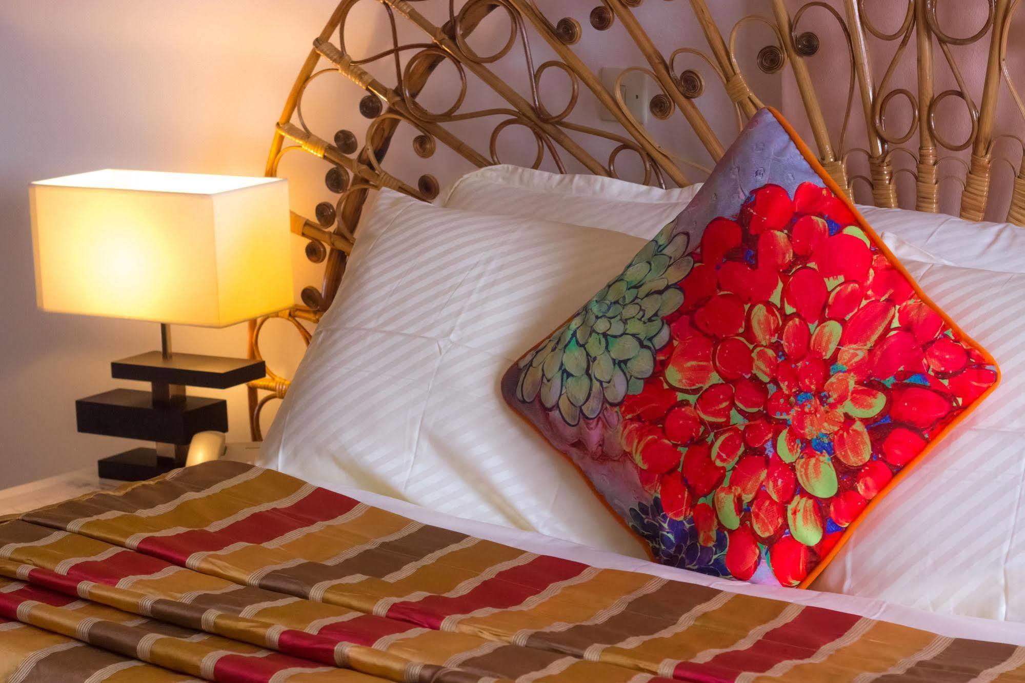 Hotel Azur Yaounde Ngoại thất bức ảnh