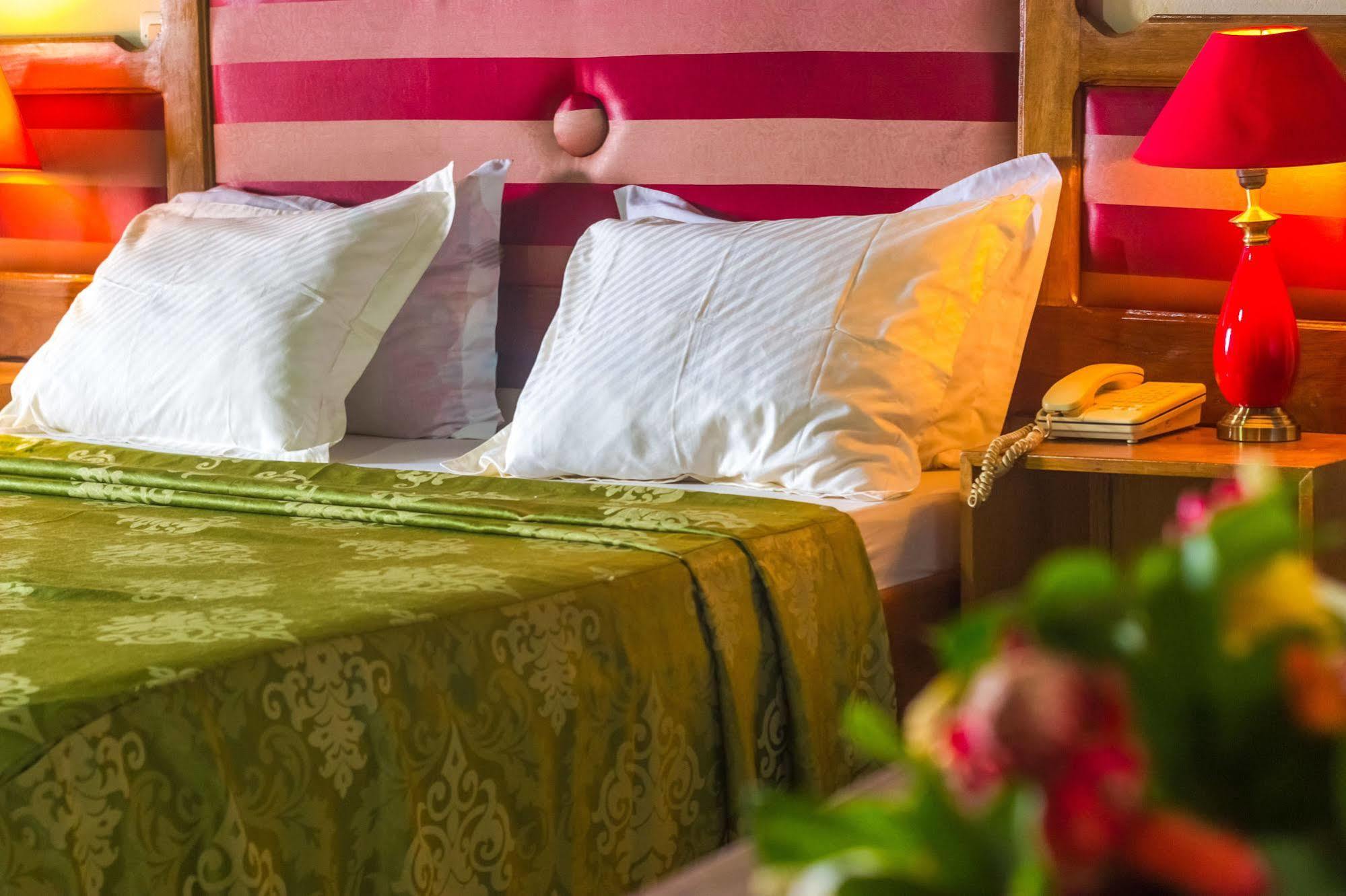 Hotel Azur Yaounde Ngoại thất bức ảnh